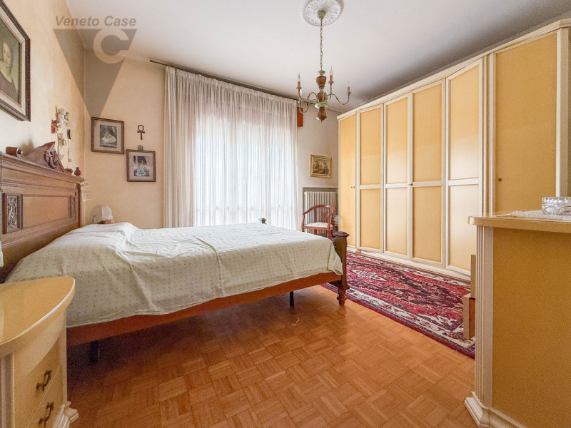 PERAROLO - BIFAMILIARE INTERA
In tranquillo quartiere residenziale, comodo ai principali collegam...