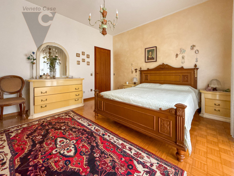 PERAROLO - BIFAMILIARE INTERA
In tranquillo quartiere residenziale, comodo ai principali collegam...