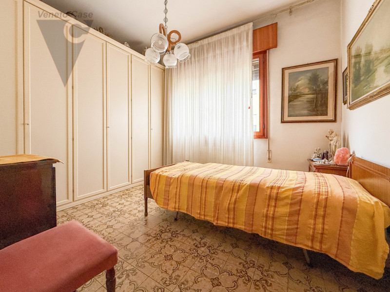 PERAROLO - BIFAMILIARE INTERA
In tranquillo quartiere residenziale, comodo ai principali collegam...