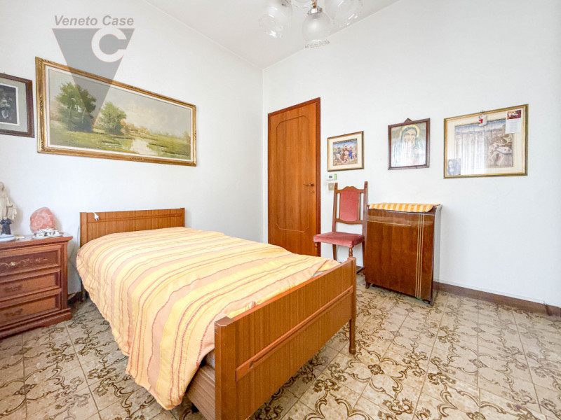 PERAROLO - BIFAMILIARE INTERA
In tranquillo quartiere residenziale, comodo ai principali collegam...