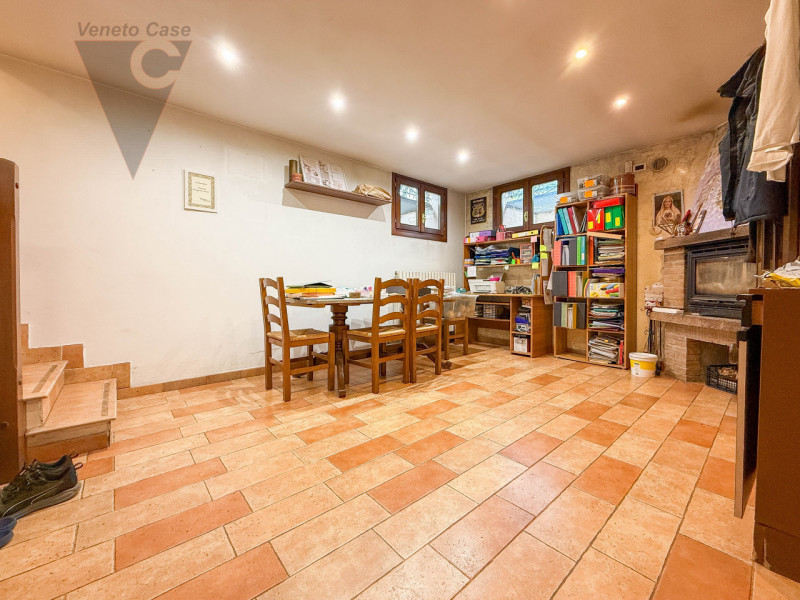 PERAROLO - BIFAMILIARE INTERA
In tranquillo quartiere residenziale, comodo ai principali collegam...