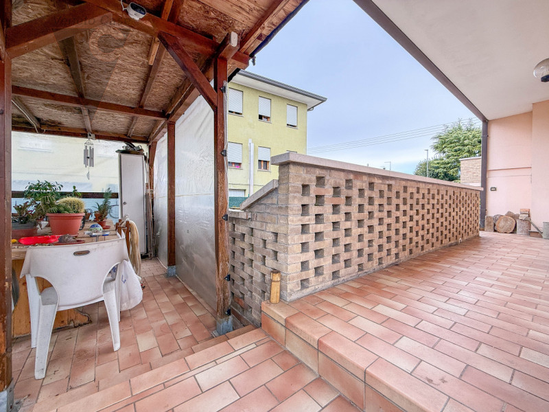 PERAROLO - BIFAMILIARE INTERA
In tranquillo quartiere residenziale, comodo ai principali collegam...