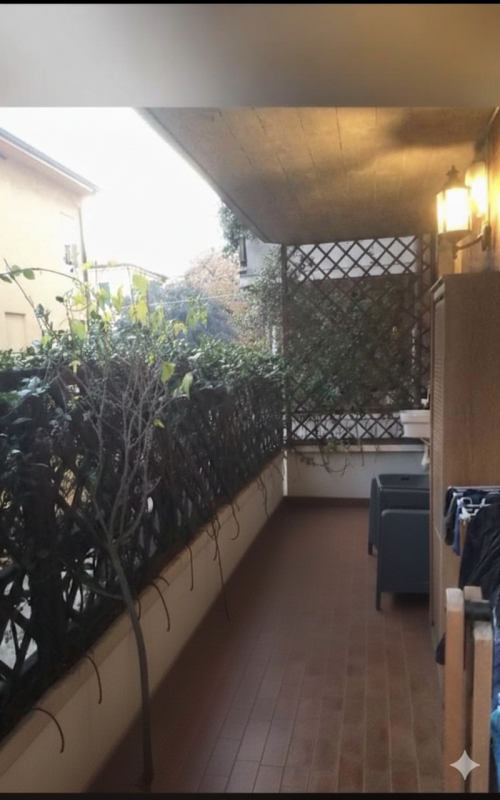 In una delle zone più richieste della città, proponiamo un ampio tricamere di circa 120 mq commer...