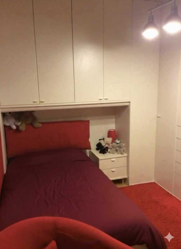 In una delle zone più richieste della città, proponiamo un ampio tricamere di circa 120 mq commer...