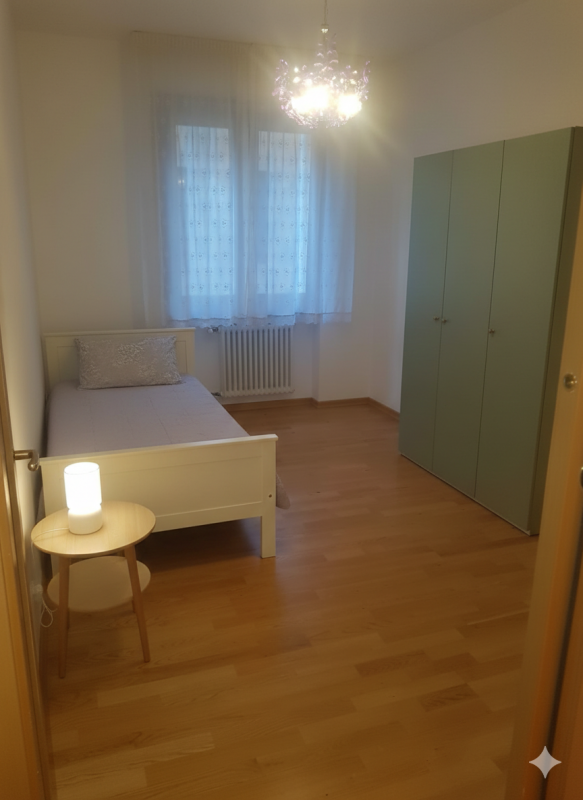 In una delle zone più richieste della città, proponiamo un ampio tricamere di circa 120 mq commer...