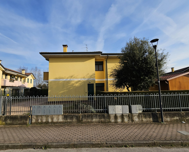 A Ospedaletto Euganeo, proponiamo in vendita appartamento bilocale con ingresso indipendente, pos...