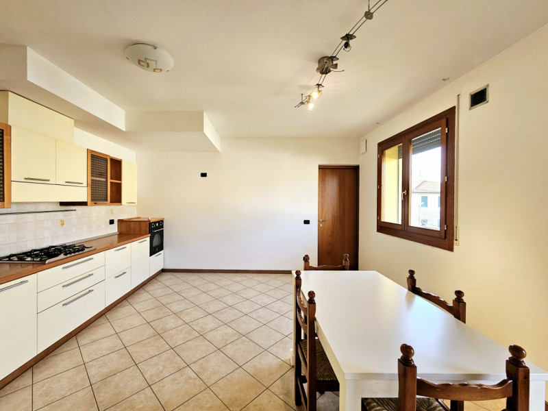 A Ospedaletto Euganeo, proponiamo in vendita appartamento bilocale con ingresso indipendente, pos...