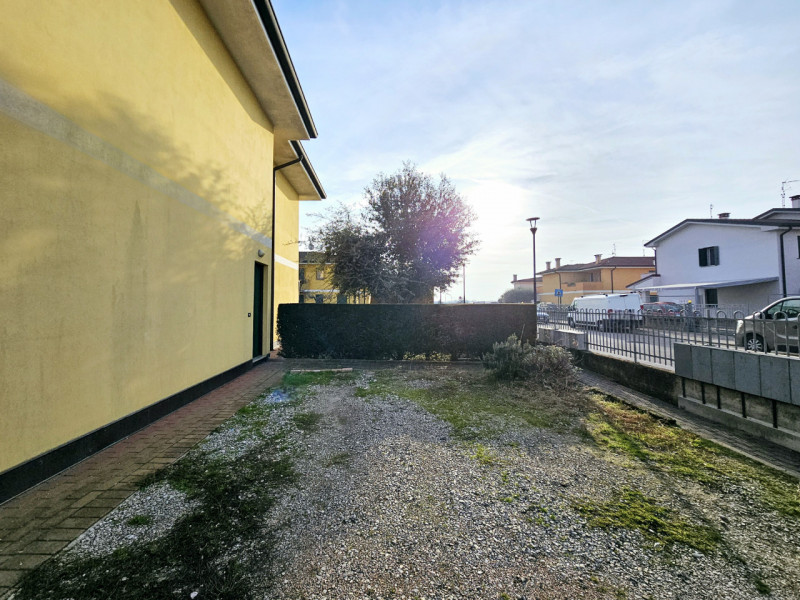 A Ospedaletto Euganeo, proponiamo in vendita appartamento bilocale con ingresso indipendente, pos...