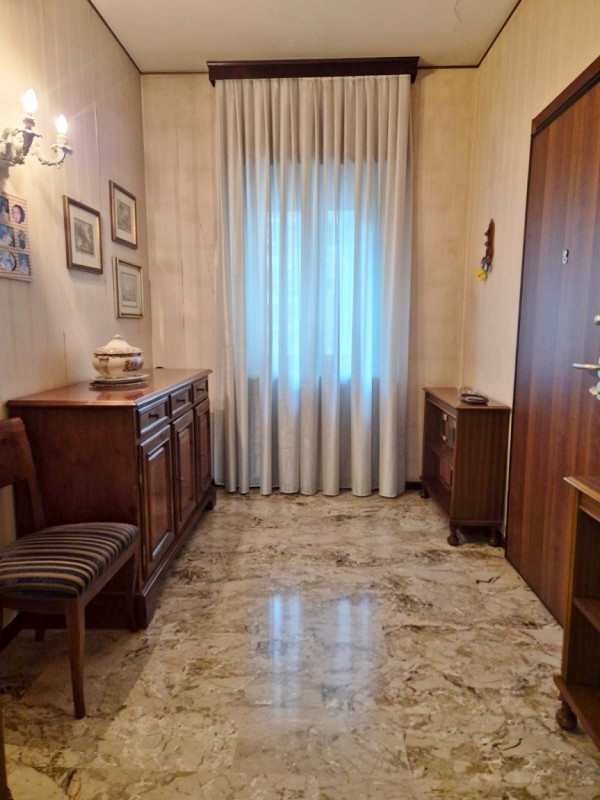 Proponiamo in vendita elegante appartamento quadrilocale di ben 155 mq commerciali situato nell’a...