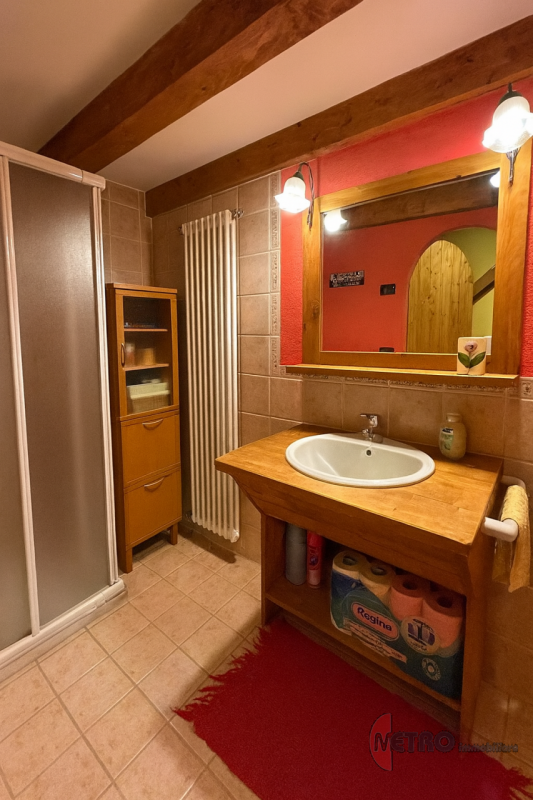 Scopri questo incantevole rustico situato nel cuore del comune di Monte di Malo, un luogo dove la...