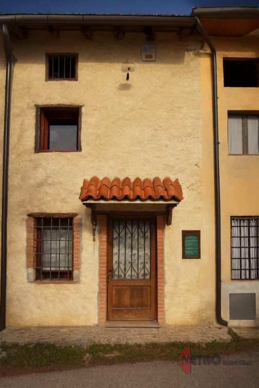 Scopri questo incantevole rustico situato nel cuore del comune di Monte di Malo, un luogo dove la...