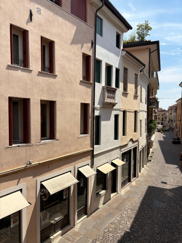 Rif. BAA304 (per info +39 392 3361100 Beatrice)

Proponiamo in affitto un incantevole e ben arred...