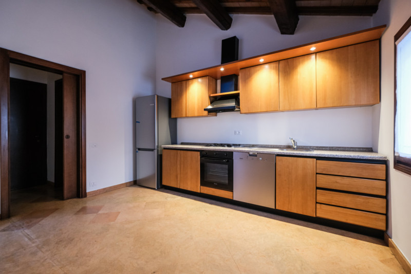 In una delle zone più suggestive e ricercate del centro di Vicenza, a pochi passi da Ponte degli ...