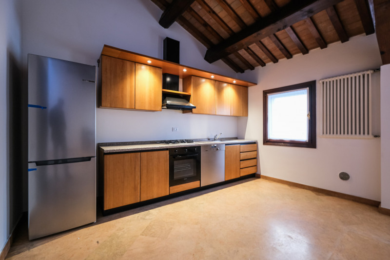 In una delle zone più suggestive e ricercate del centro di Vicenza, a pochi passi da Ponte degli ...