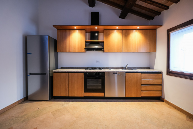 In una delle zone più suggestive e ricercate del centro di Vicenza, a pochi passi da Ponte degli ...