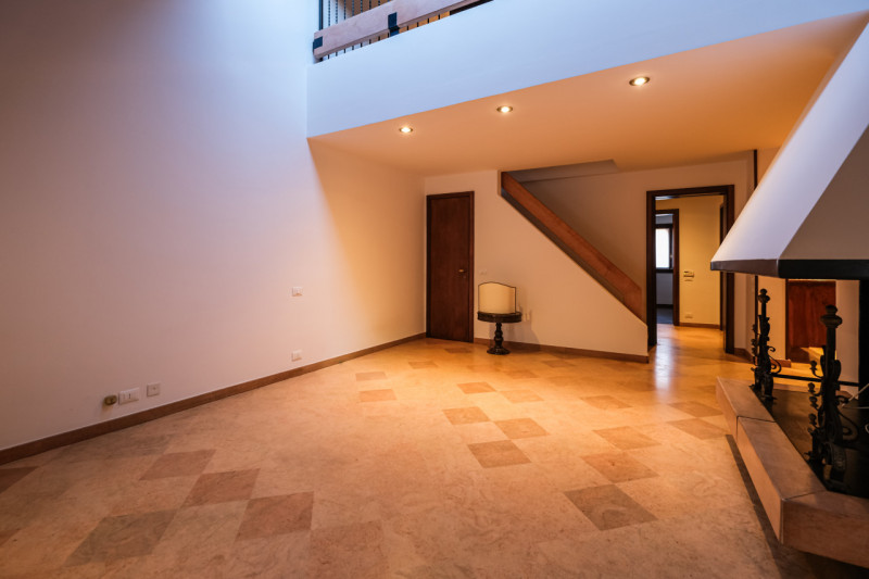 In una delle zone più suggestive e ricercate del centro di Vicenza, a pochi passi da Ponte degli ...