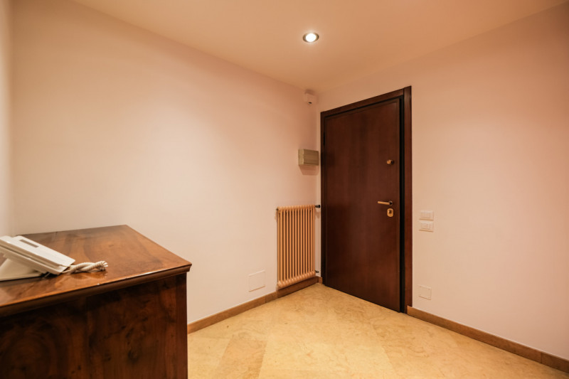 In una delle zone più suggestive e ricercate del centro di Vicenza, a pochi passi da Ponte degli ...