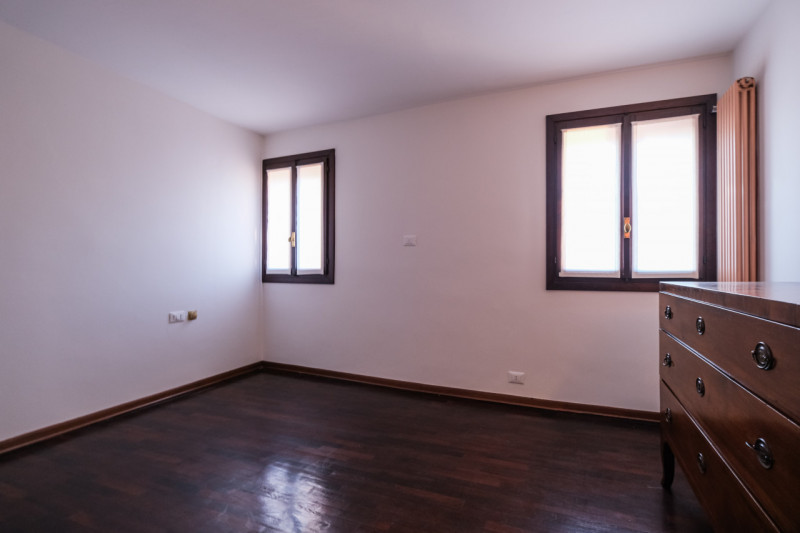 In una delle zone più suggestive e ricercate del centro di Vicenza, a pochi passi da Ponte degli ...