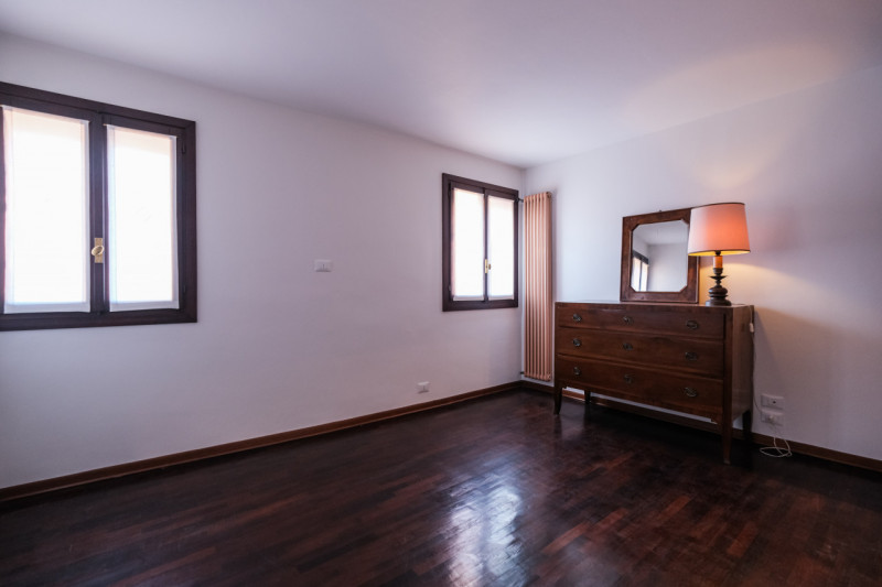 In una delle zone più suggestive e ricercate del centro di Vicenza, a pochi passi da Ponte degli ...