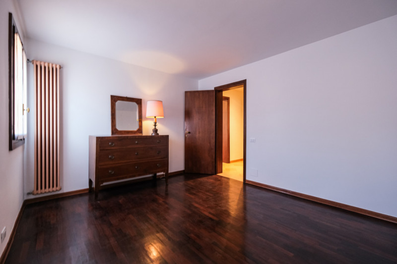 In una delle zone più suggestive e ricercate del centro di Vicenza, a pochi passi da Ponte degli ...