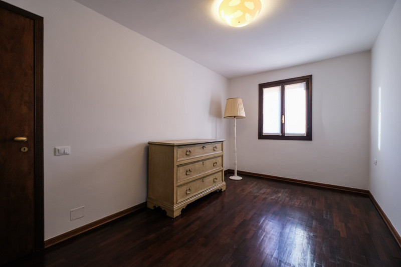 In una delle zone più suggestive e ricercate del centro di Vicenza, a pochi passi da Ponte degli ...