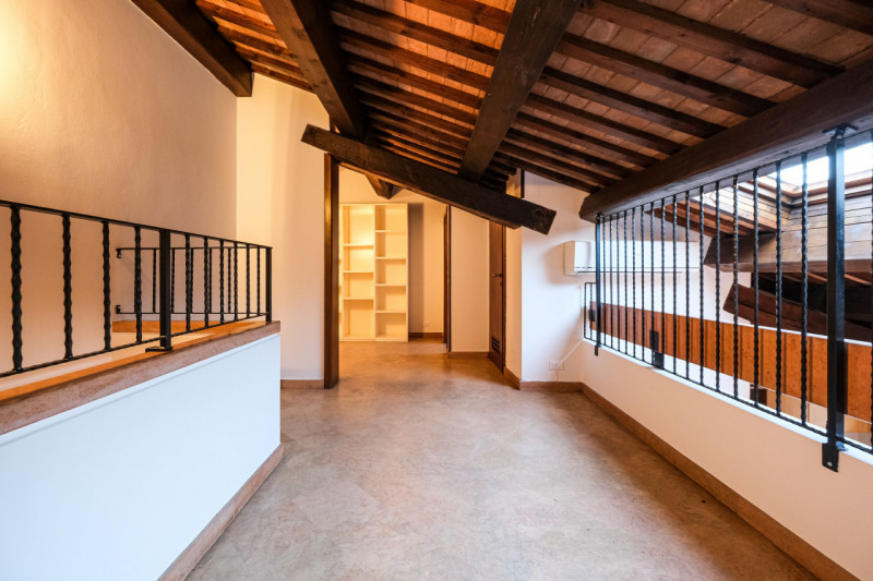 In una delle zone più suggestive e ricercate del centro di Vicenza, a pochi passi da Ponte degli ...