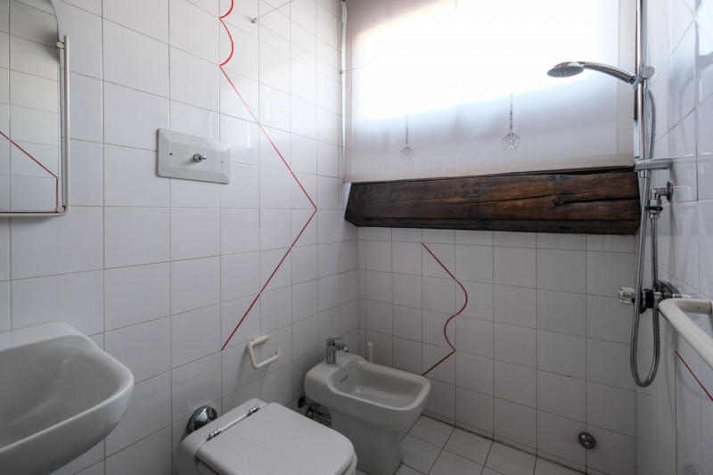 In una delle zone più suggestive e ricercate del centro di Vicenza, a pochi passi da Ponte degli ...