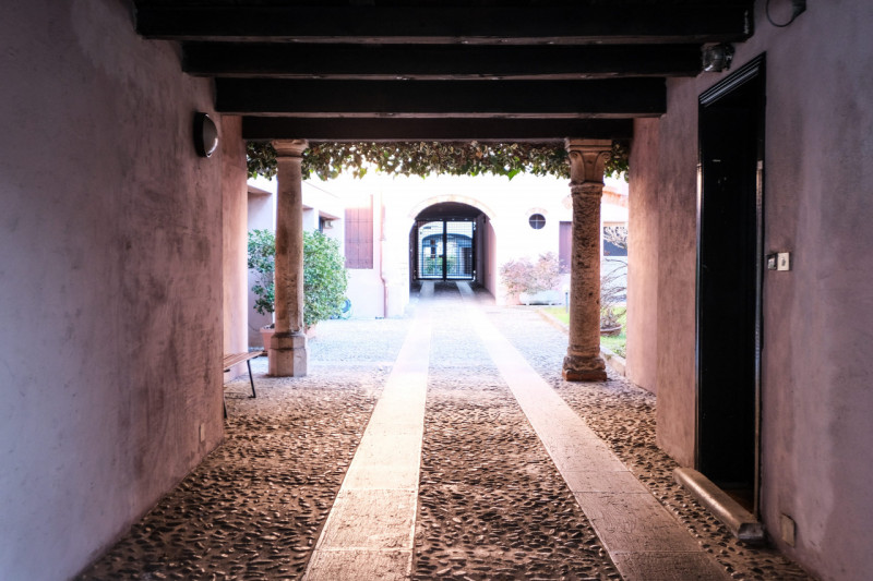 In una delle zone più suggestive e ricercate del centro di Vicenza, a pochi passi da Ponte degli ...