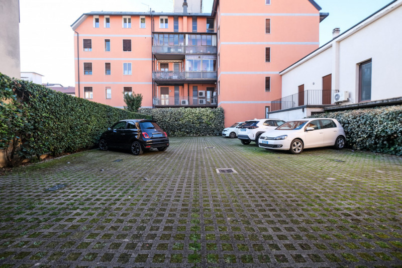 In una delle zone più suggestive e ricercate del centro di Vicenza, a pochi passi da Ponte degli ...