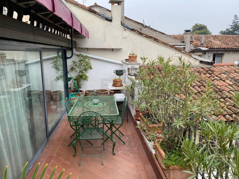 Scopri questo bellissimo appartamento duplex, situato nel cuore della rinomata zona Santo a Padov...