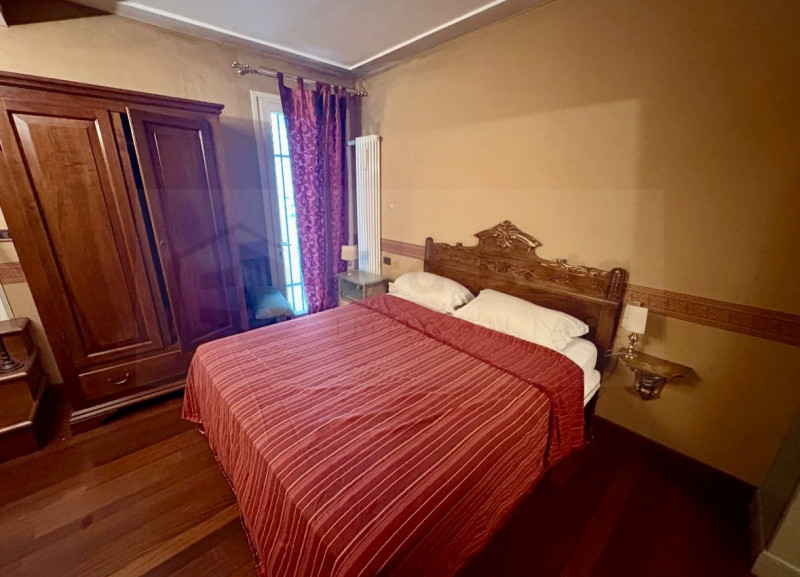 Scopri questo bellissimo appartamento duplex, situato nel cuore della rinomata zona Santo a Padov...