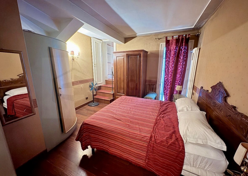 Scopri questo bellissimo appartamento duplex, situato nel cuore della rinomata zona Santo a Padov...