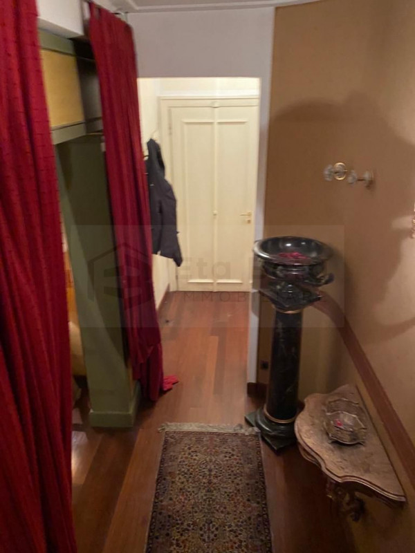 Scopri questo bellissimo appartamento duplex, situato nel cuore della rinomata zona Santo a Padov...