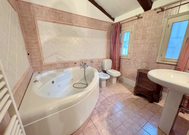 Scopri questo bellissimo appartamento duplex, situato nel cuore della rinomata zona Santo a Padov...