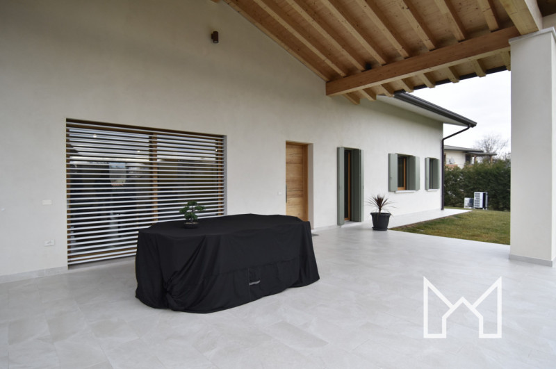 FONTE- In zona tranquilla e immersa nel verde, proponiamo villa singola di nuovissima costruzione...