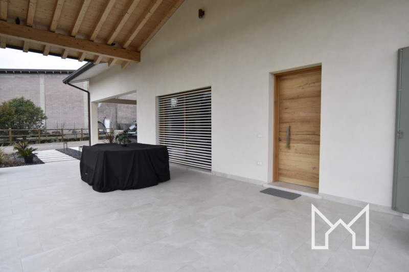 FONTE- In zona tranquilla e immersa nel verde, proponiamo villa singola di nuovissima costruzione...