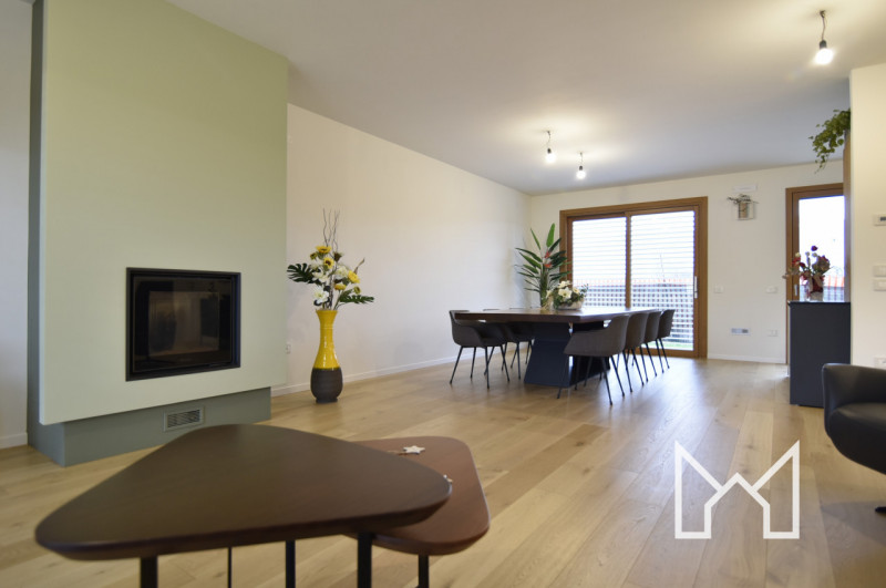 FONTE- In zona tranquilla e immersa nel verde, proponiamo villa singola di nuovissima costruzione...