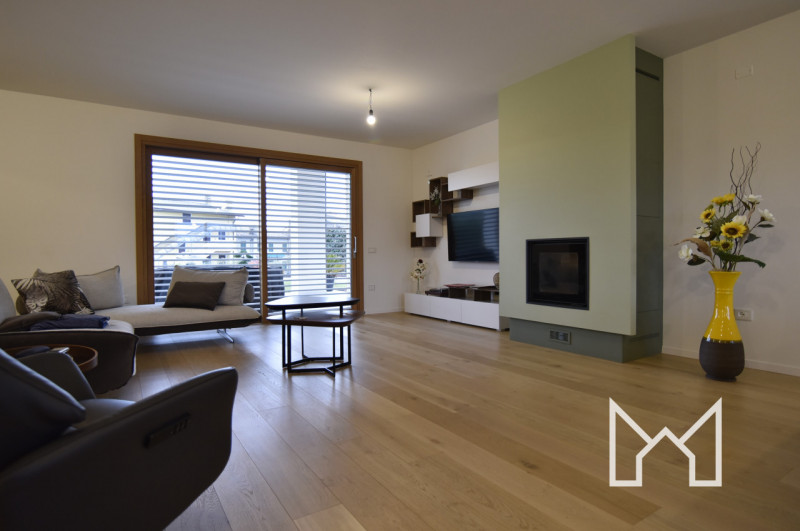 FONTE- In zona tranquilla e immersa nel verde, proponiamo villa singola di nuovissima costruzione...