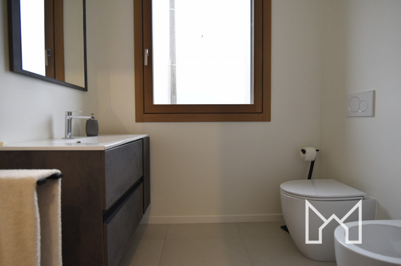 FONTE- In zona tranquilla e immersa nel verde, proponiamo villa singola di nuovissima costruzione...