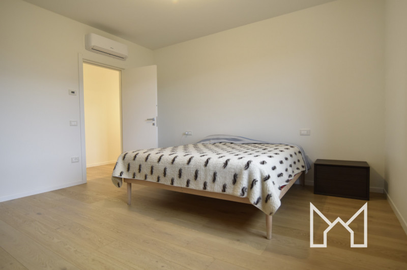 FONTE- In zona tranquilla e immersa nel verde, proponiamo villa singola di nuovissima costruzione...