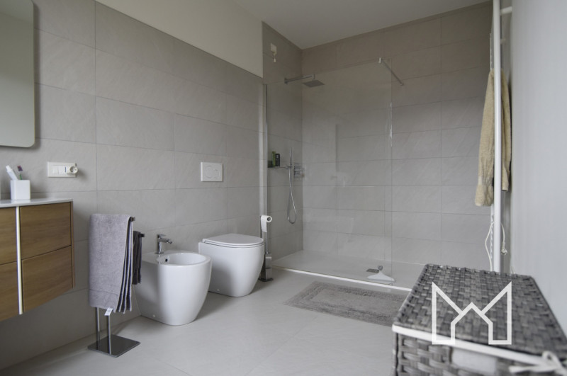 FONTE- In zona tranquilla e immersa nel verde, proponiamo villa singola di nuovissima costruzione...