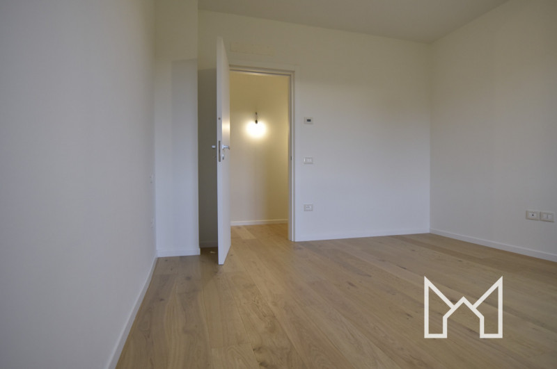 FONTE- In zona tranquilla e immersa nel verde, proponiamo villa singola di nuovissima costruzione...