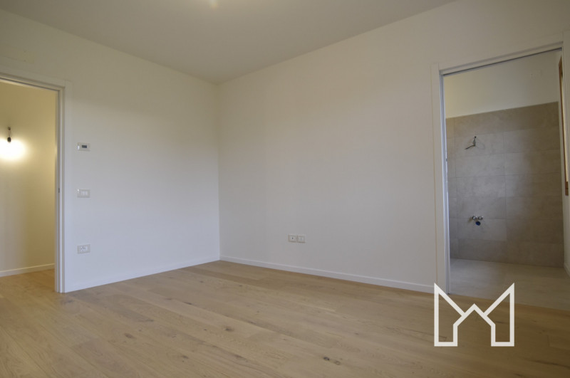 FONTE- In zona tranquilla e immersa nel verde, proponiamo villa singola di nuovissima costruzione...