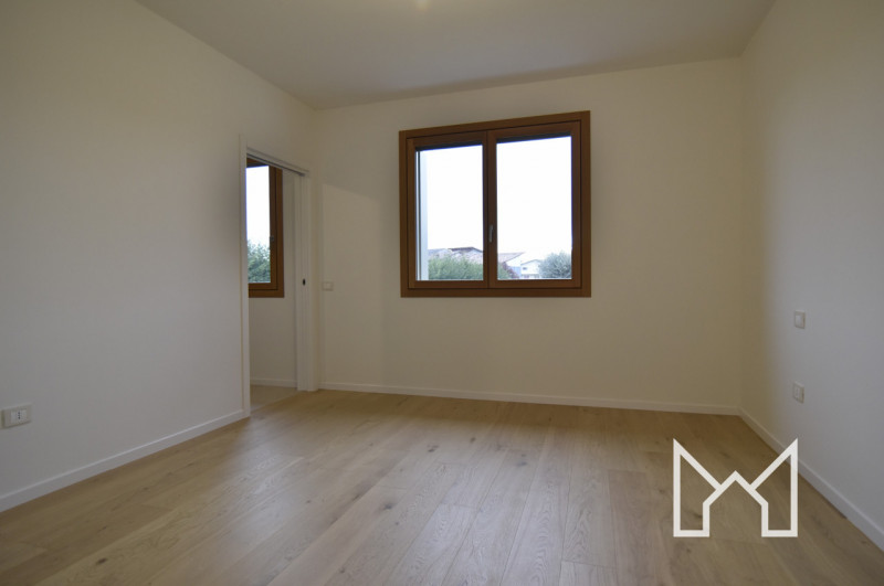 FONTE- In zona tranquilla e immersa nel verde, proponiamo villa singola di nuovissima costruzione...