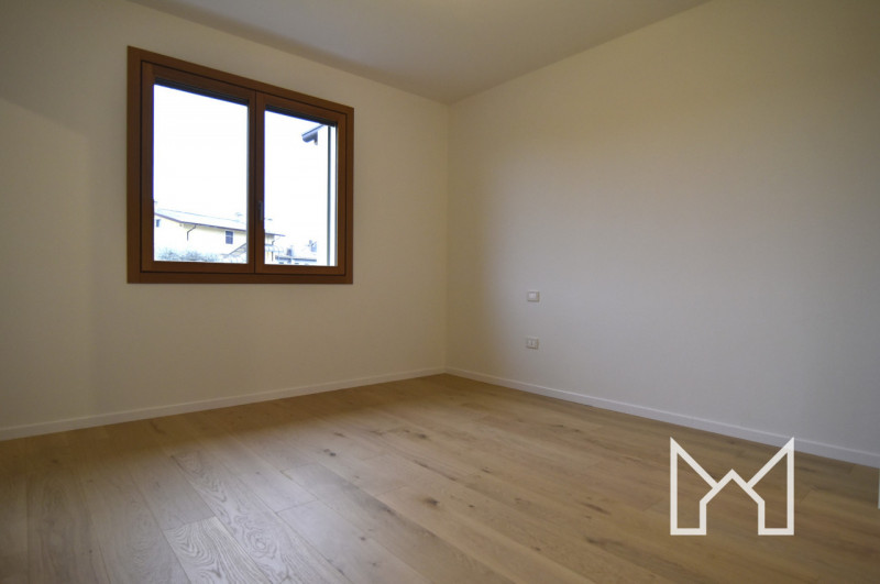 FONTE- In zona tranquilla e immersa nel verde, proponiamo villa singola di nuovissima costruzione...