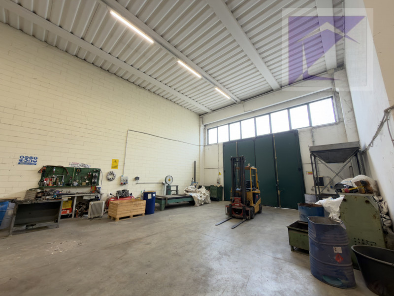 Nel Comune di Loreggia, proponiamo in vendita capannone industriale di 470 mq, edificato nel 2002...