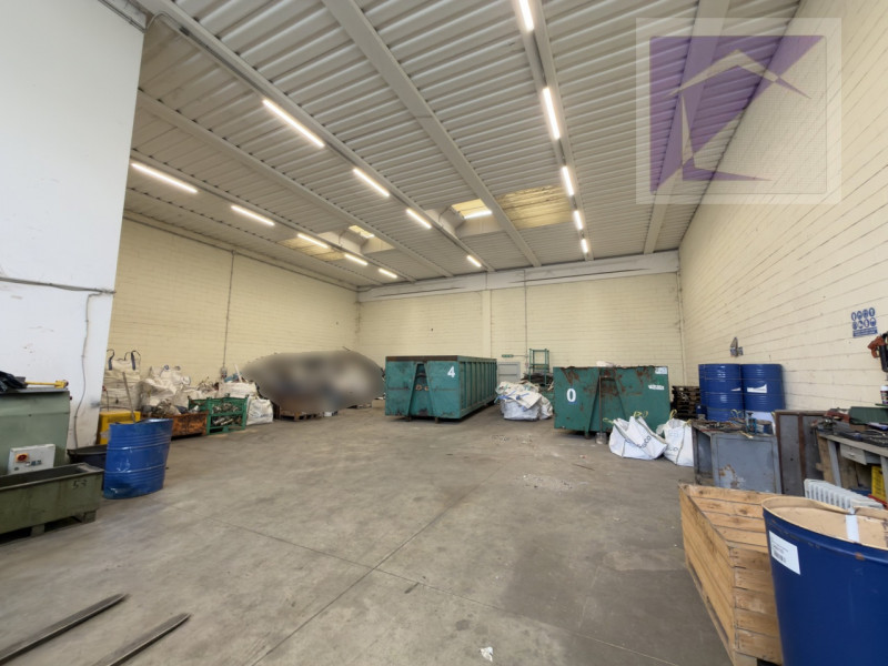 Nel Comune di Loreggia, proponiamo in vendita capannone industriale di 470 mq, edificato nel 2002...