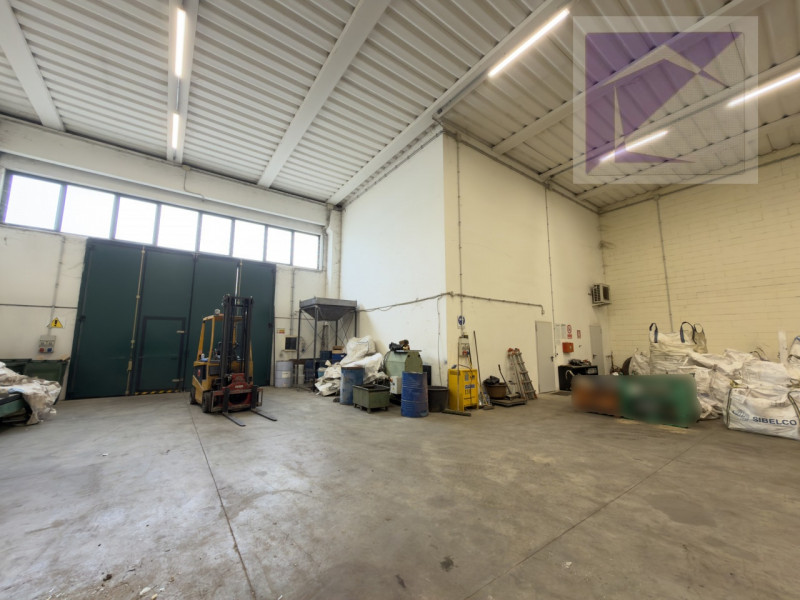 Nel Comune di Loreggia, proponiamo in vendita capannone industriale di 470 mq, edificato nel 2002...