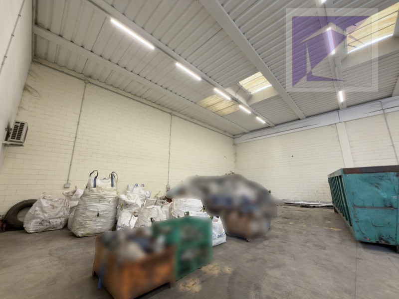 Nel Comune di Loreggia, proponiamo in vendita capannone industriale di 470 mq, edificato nel 2002...