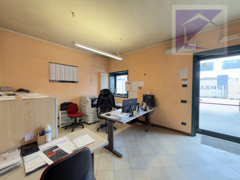 Nel Comune di Loreggia, proponiamo in vendita capannone industriale di 470 mq, edificato nel 2002...